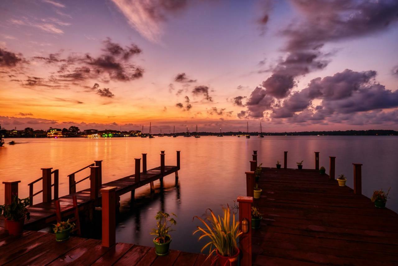 Los Balcones Over The Sea Bocas Town Exterior photo
