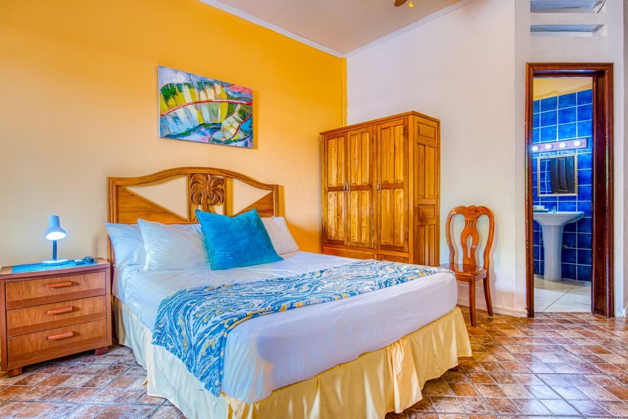 Los Balcones Over The Sea Bocas Town Exterior photo