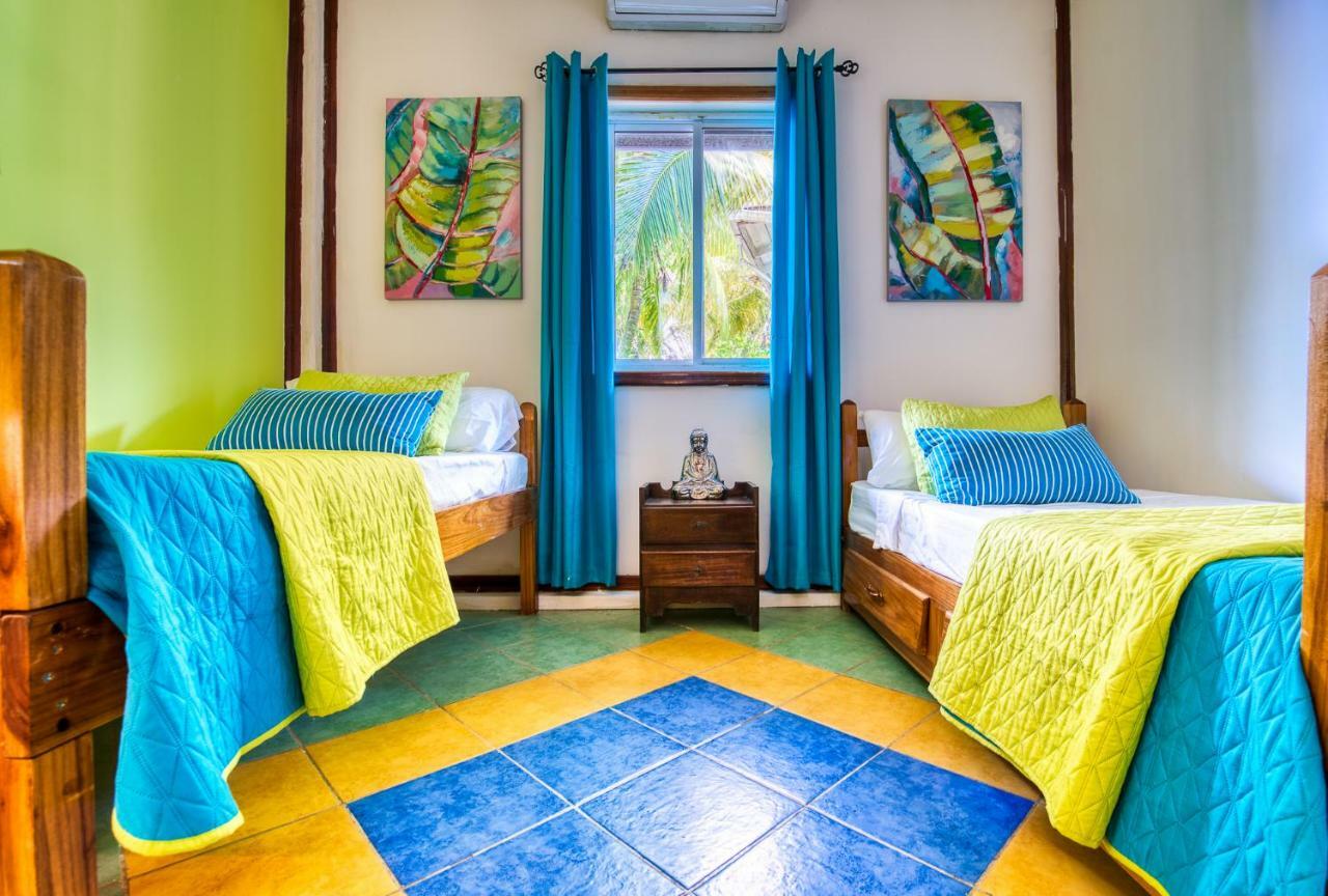 Los Balcones Over The Sea Bocas Town Exterior photo