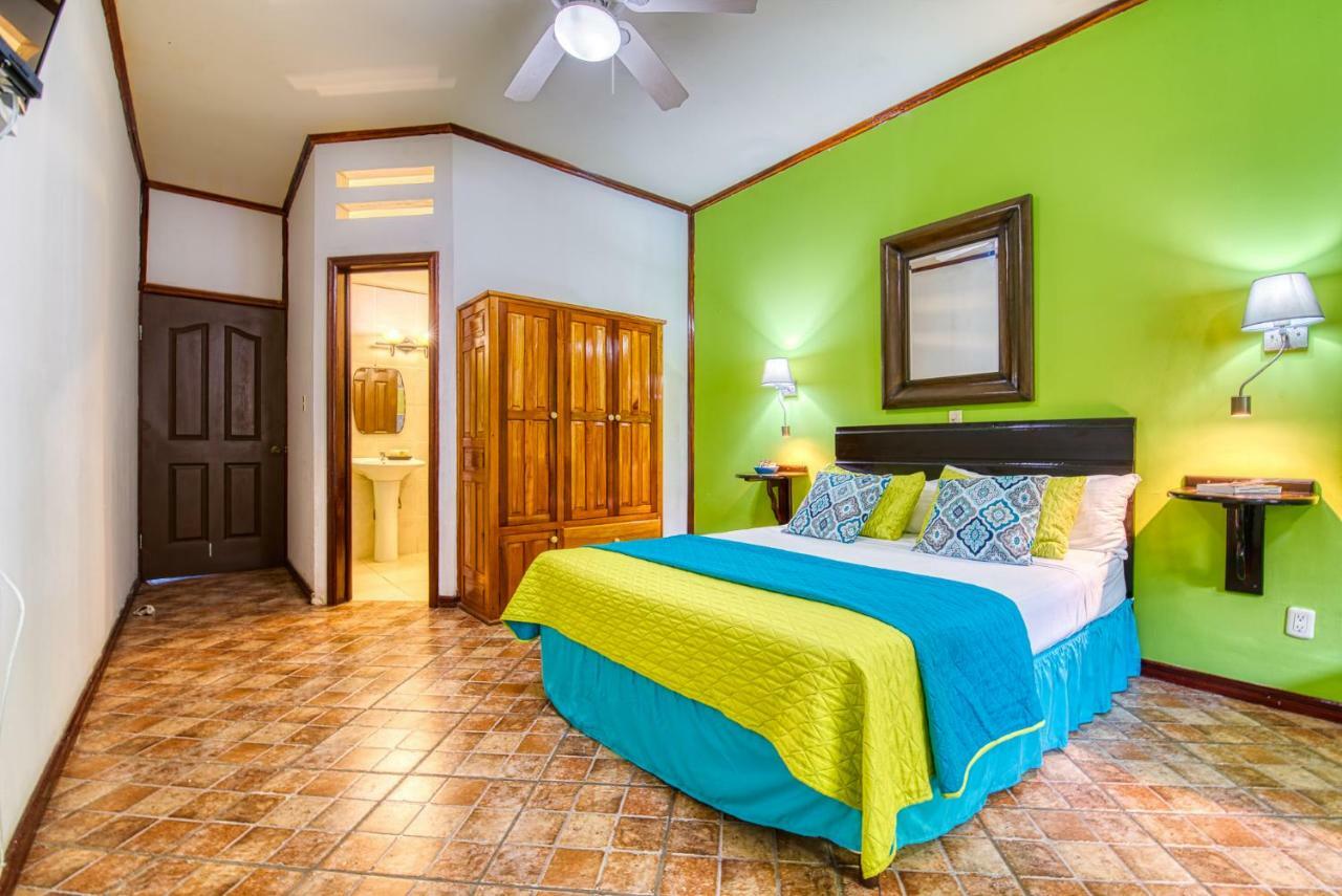 Los Balcones Over The Sea Bocas Town Exterior photo